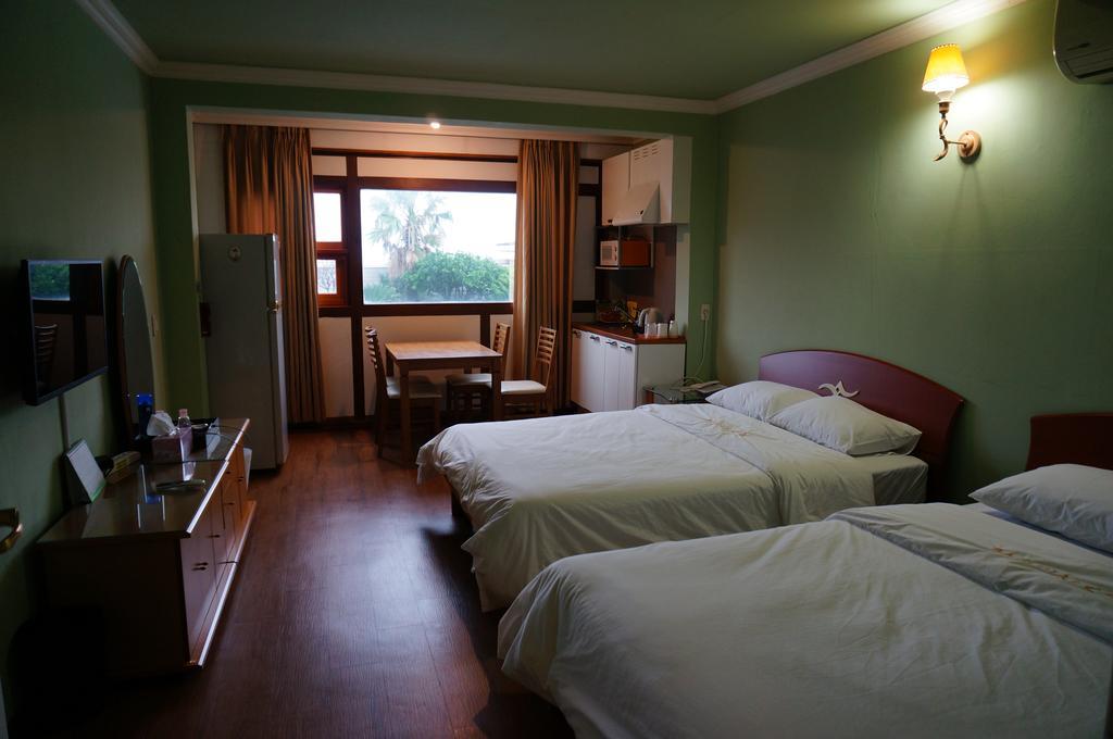 Park Beach Hotel Чеджу Стая снимка
