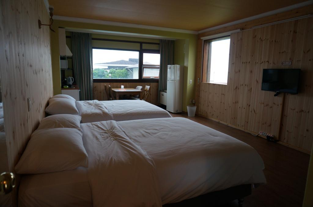 Park Beach Hotel Чеджу Стая снимка
