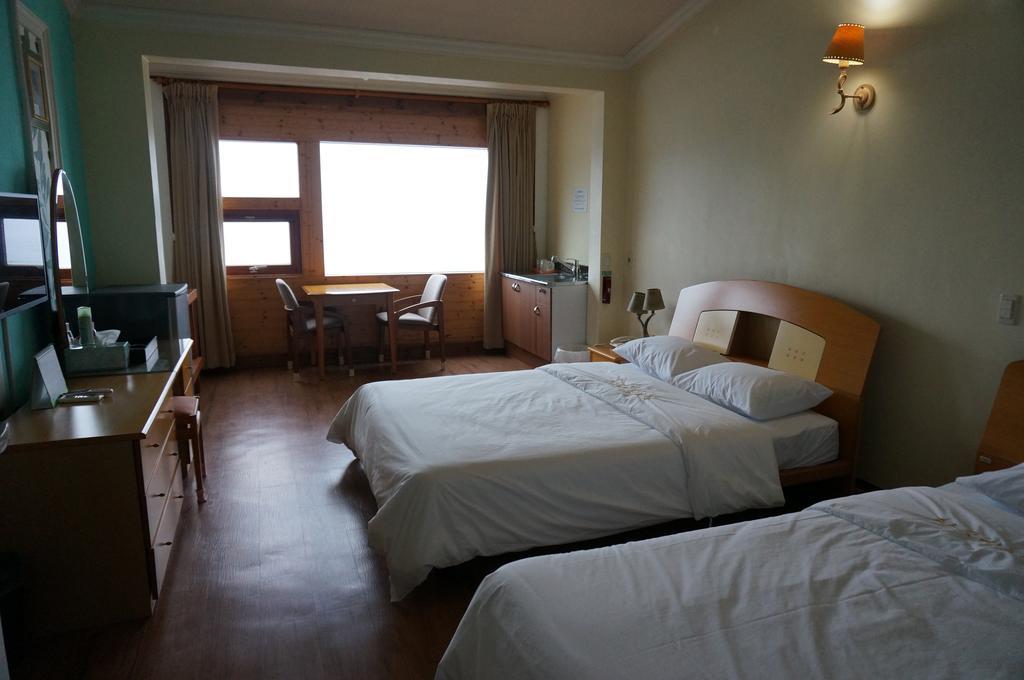 Park Beach Hotel Чеджу Стая снимка