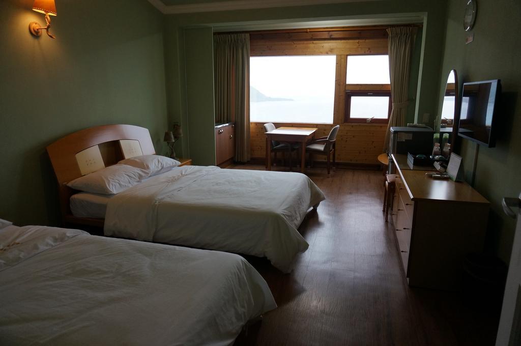 Park Beach Hotel Чеджу Стая снимка