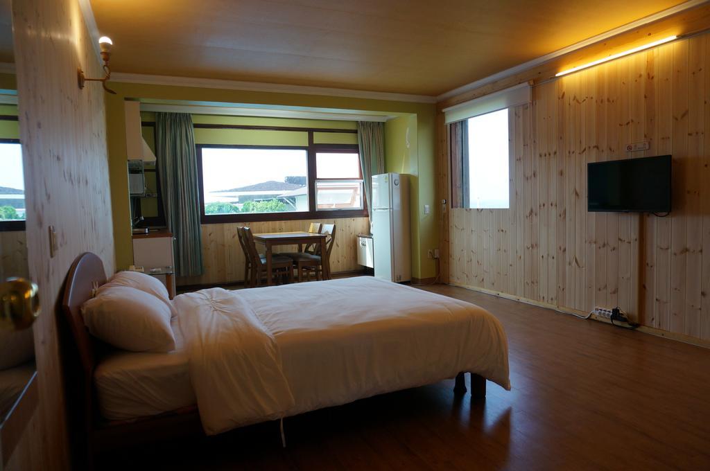 Park Beach Hotel Чеджу Стая снимка