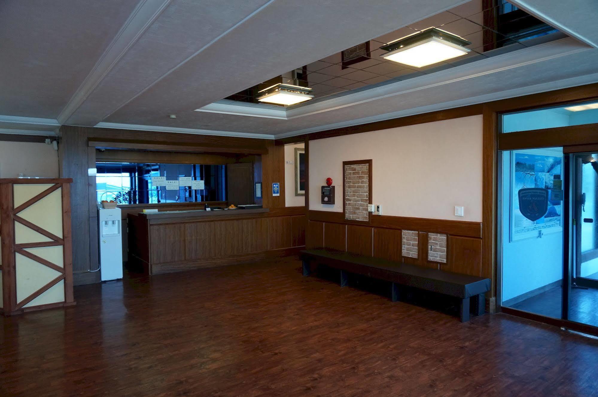 Park Beach Hotel Чеджу Екстериор снимка