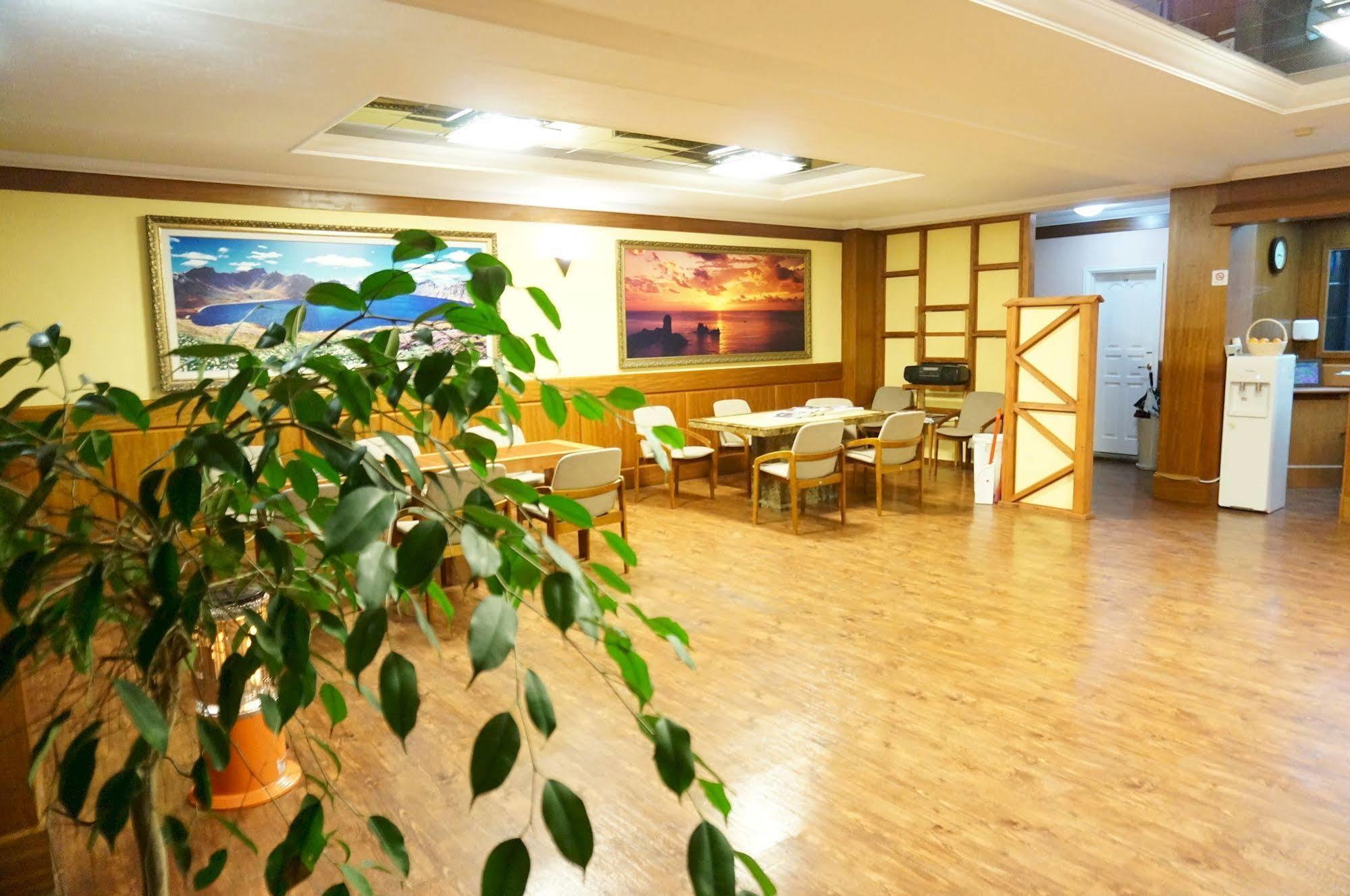 Park Beach Hotel Чеджу Екстериор снимка