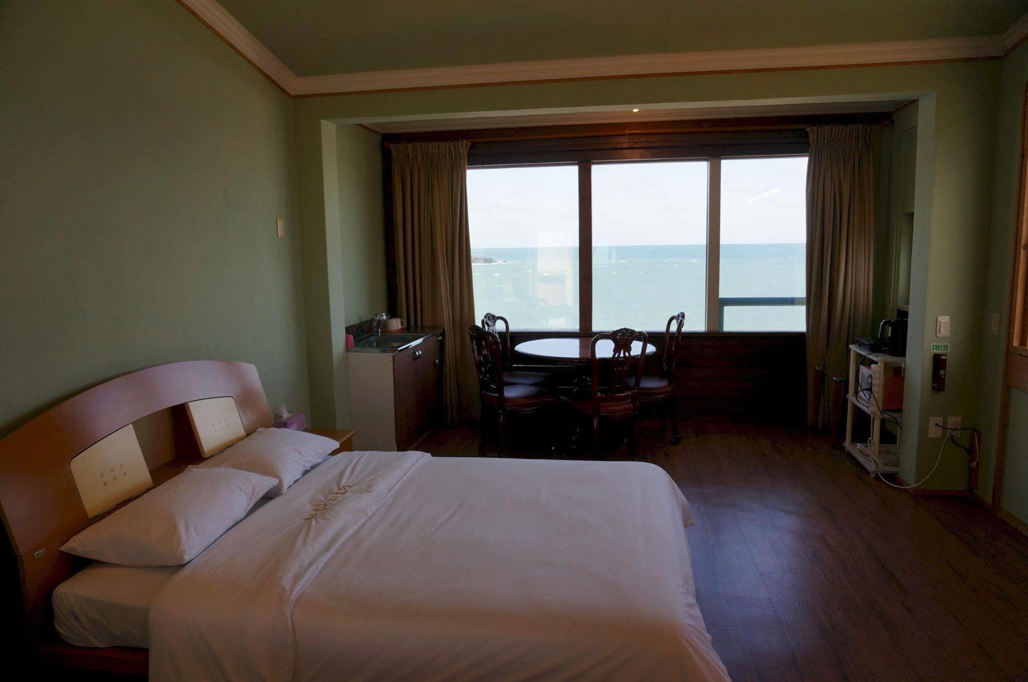 Park Beach Hotel Чеджу Екстериор снимка