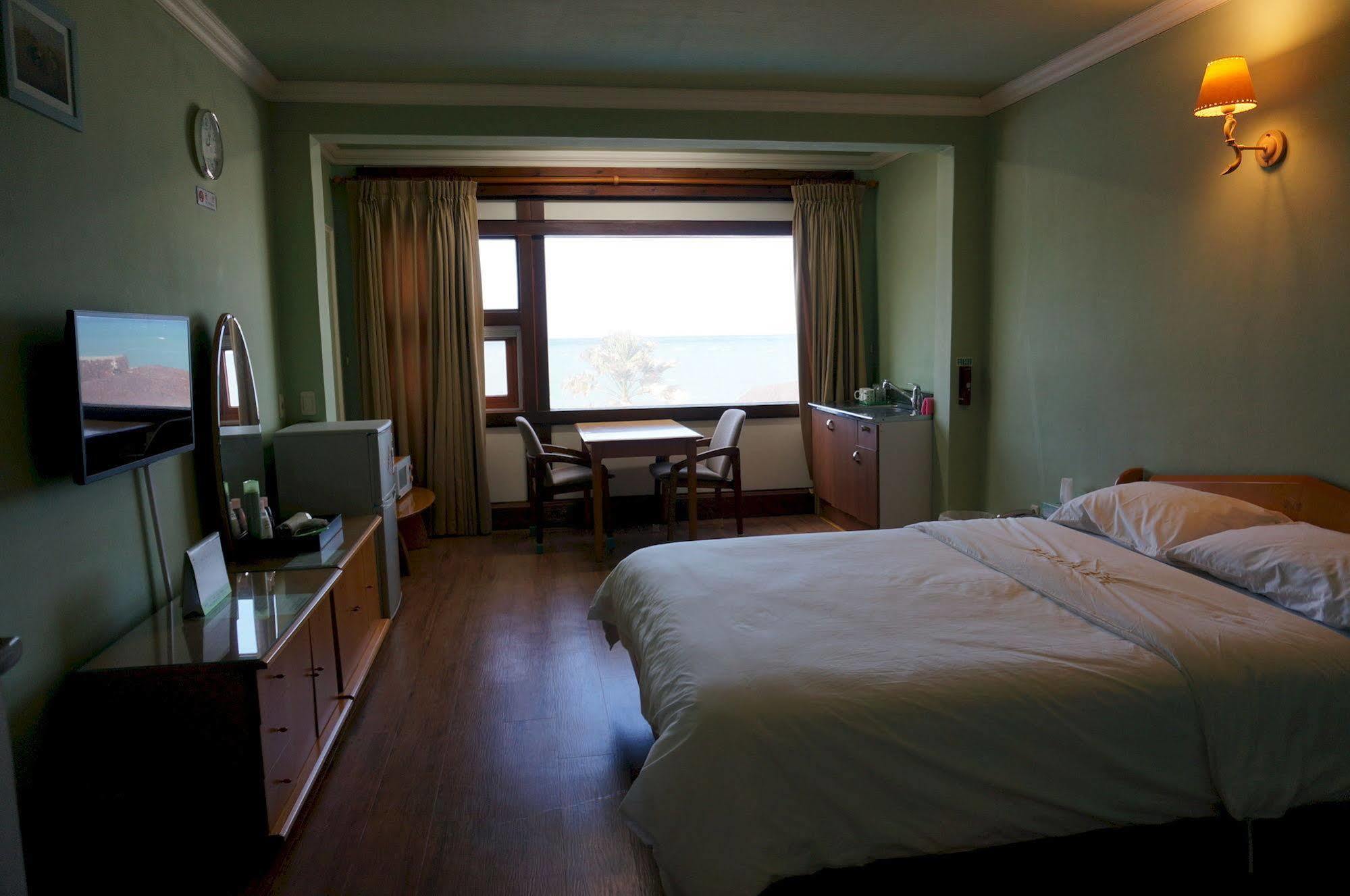 Park Beach Hotel Чеджу Екстериор снимка