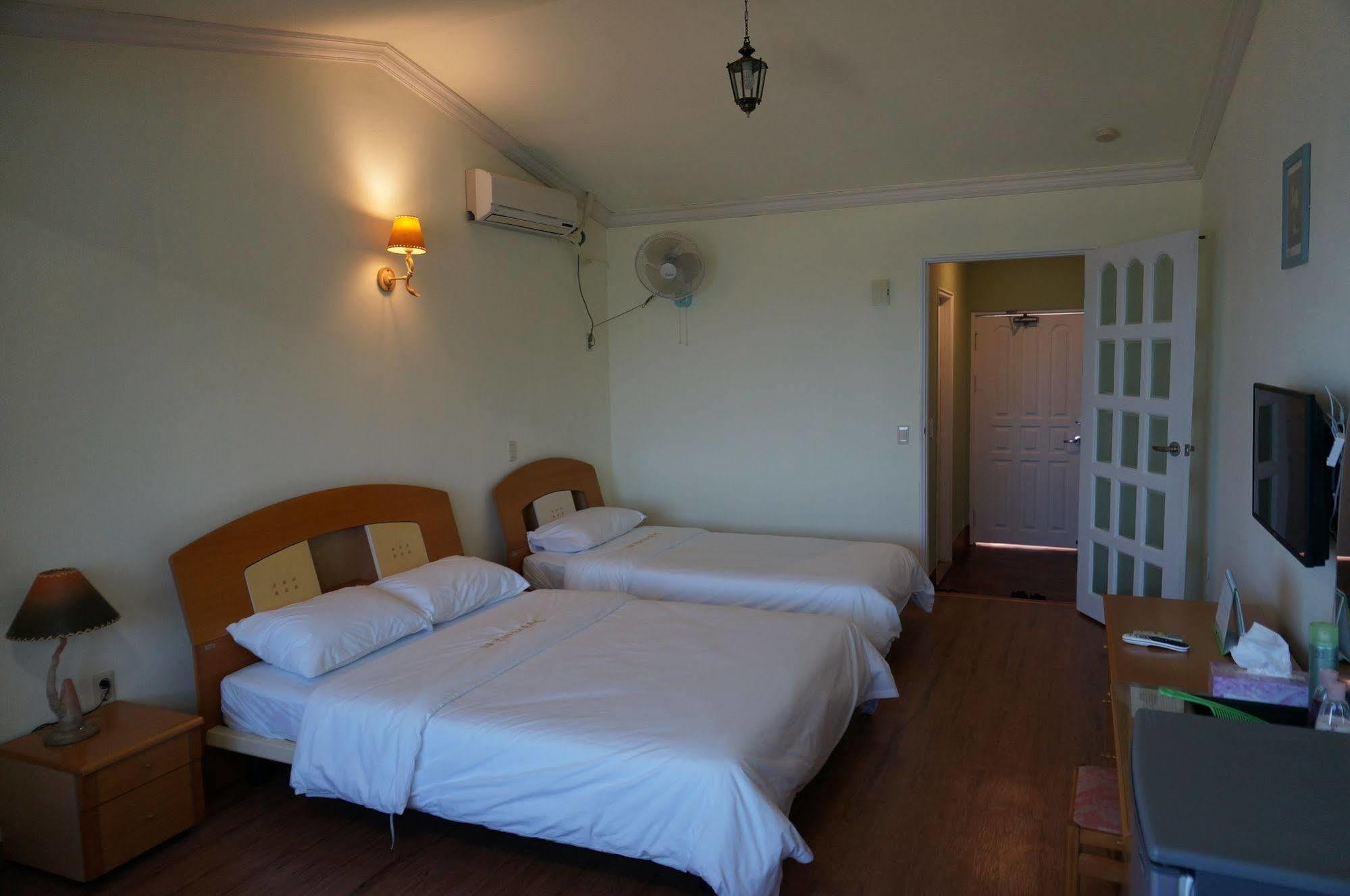 Park Beach Hotel Чеджу Екстериор снимка