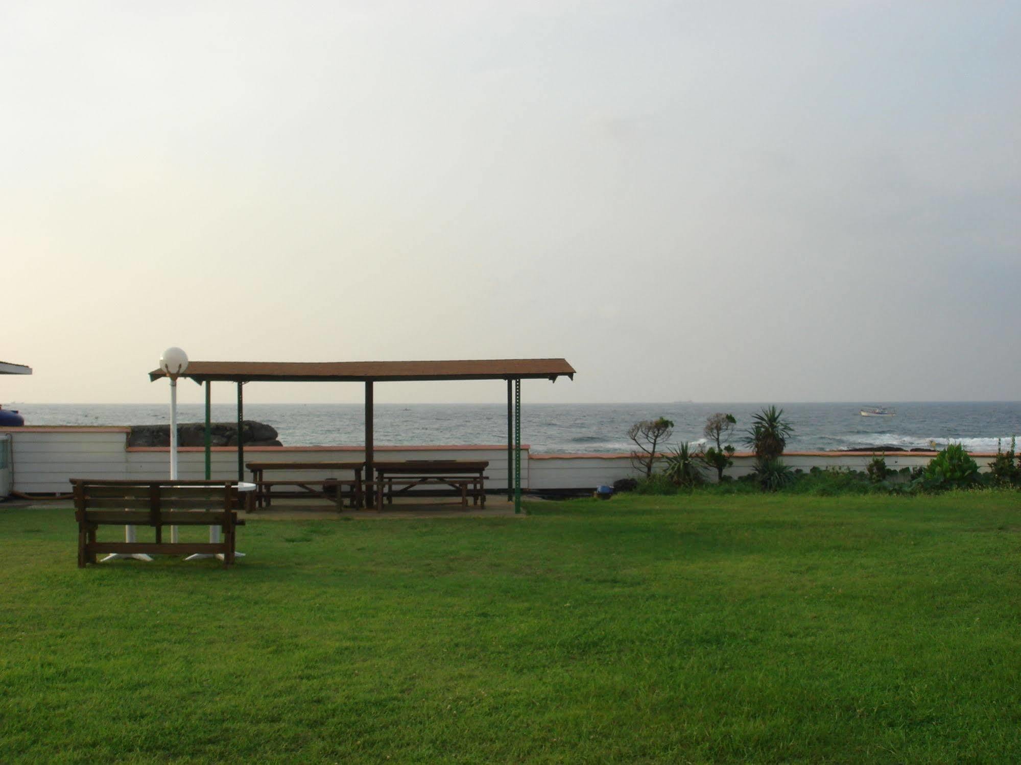 Park Beach Hotel Чеджу Екстериор снимка