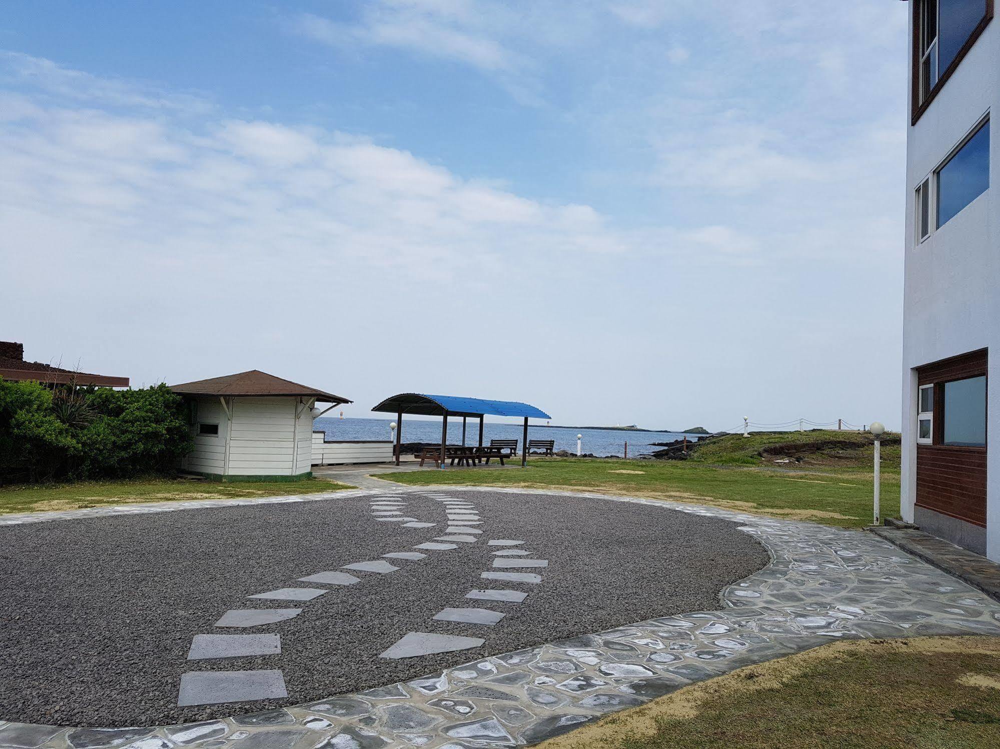 Park Beach Hotel Чеджу Екстериор снимка