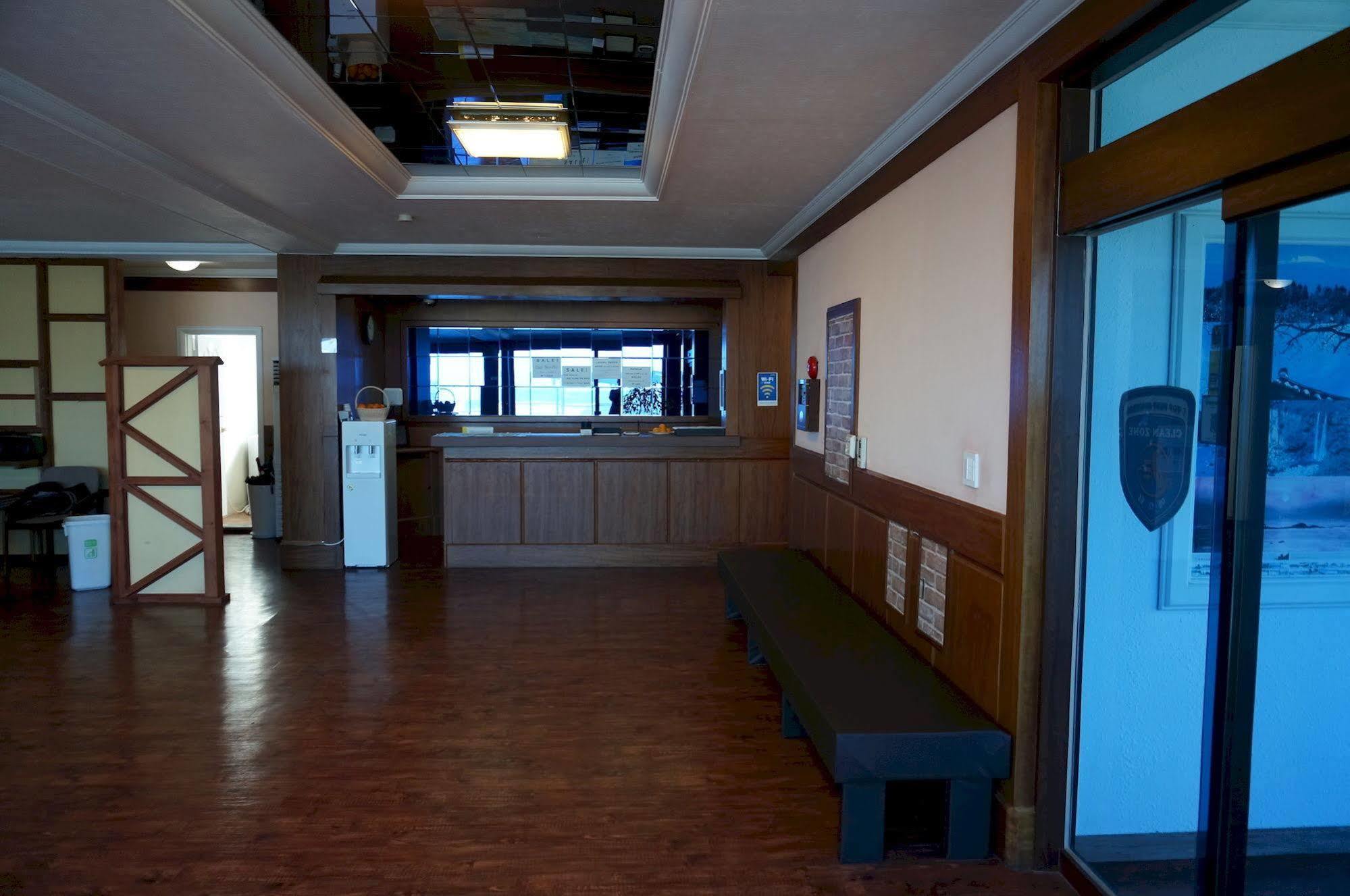 Park Beach Hotel Чеджу Екстериор снимка
