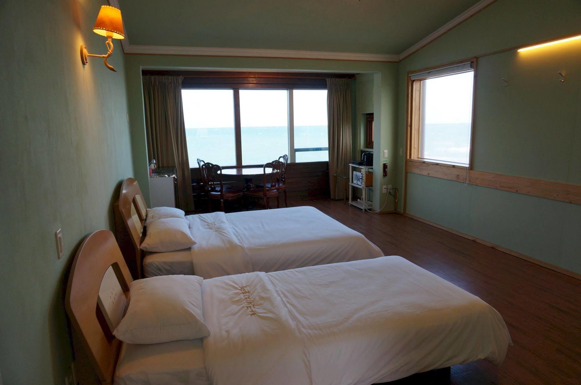 Park Beach Hotel Чеджу Екстериор снимка