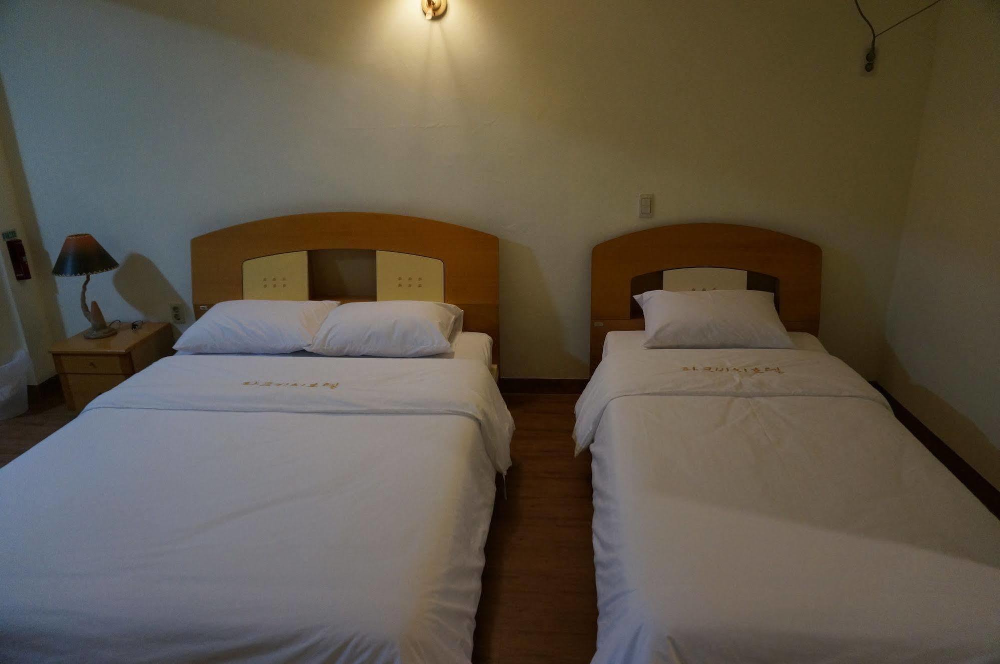 Park Beach Hotel Чеджу Екстериор снимка